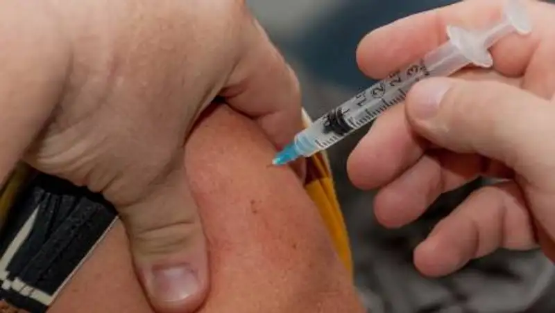 Эффективность американской вакцины от коронавируса оценили почти в 95%