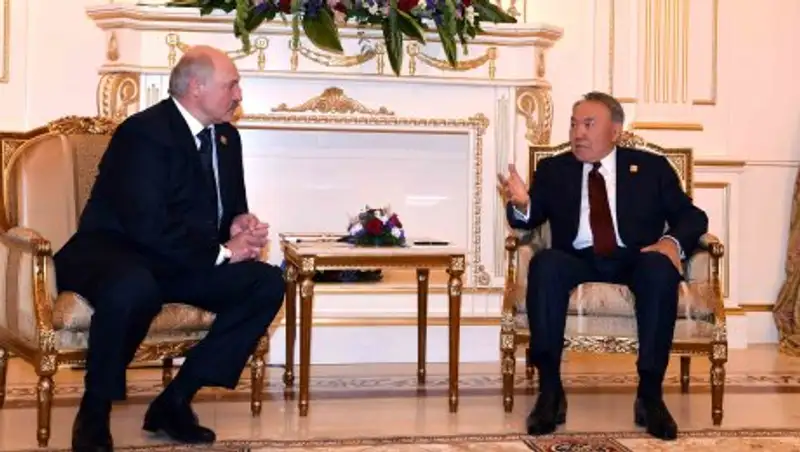 Александр Лукашенко передал Президенту Казахстана уникальные документы узниц АЛЖИР