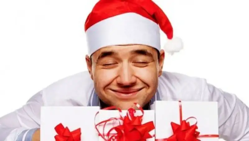 Какую сумму потратят казахстанцы на подарки к Новому году - опрос