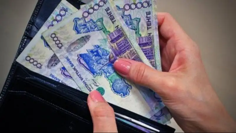 Зарплаты промышленников выросли на 11% за год