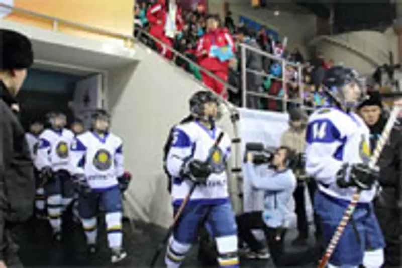 За два матча сборная Казахстана по хоккею пропустила 20 шайб, фото - Новости Zakon.kz от 01.12.2011 17:50