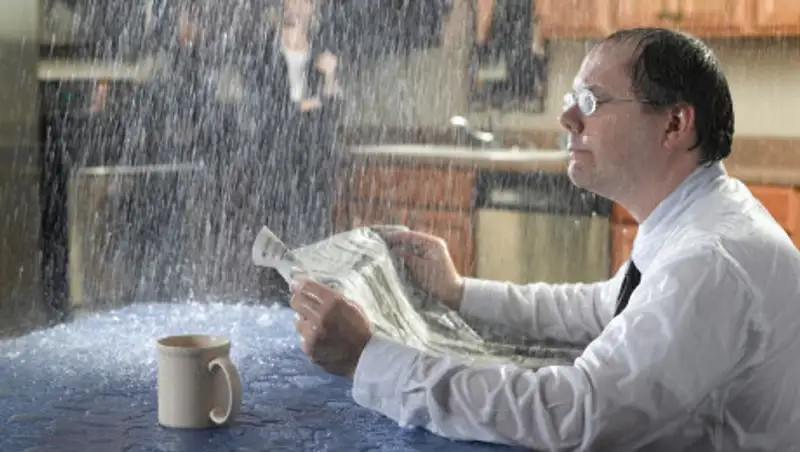 Жители пятиэтажки в Уральске в сезон паводков лишились крыши