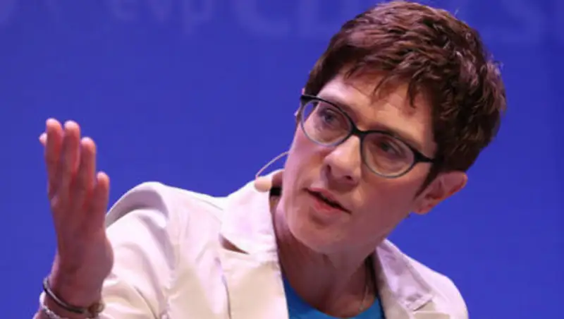 В Германии призвали выработать общую с НАТО "идею угрозы от России"