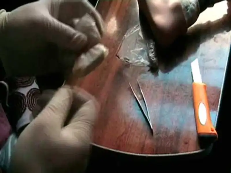 Пограничники задержали пассажира поезда, который перевозил наркотики в протезе (фото), фото - Новости Zakon.kz от 14.11.2013 18:38