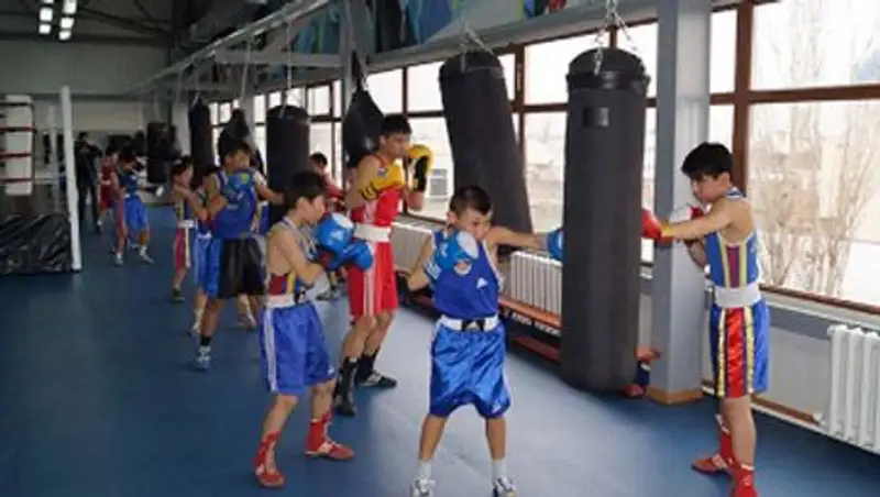 Аким ЮКО и президент КФБ посетили спортивный комплекс «Тарлан» в Туркестане