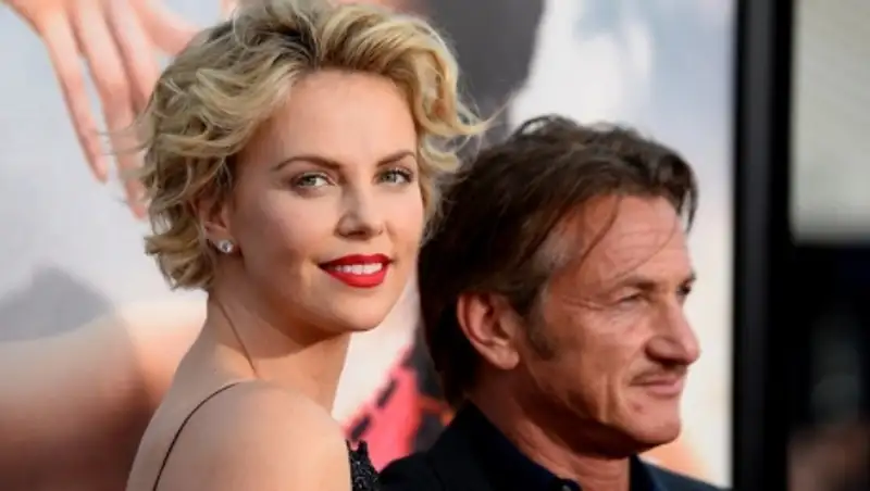 СМИ: Шарлиз Терон и Шон Пенн сыграют свадьбу в ЮАР