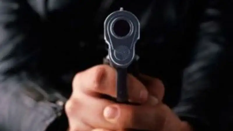 В Актау бомж с помощью игрушечного пистолета ограбил 23-летнюю девушку