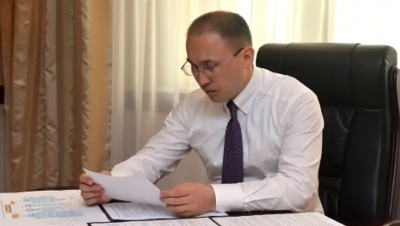 Министр информации и коммуникаций Д.Абаев завел персональную страницу в Facebook