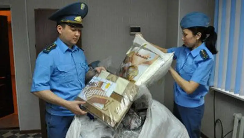 Глава таможни Казахстана просит увеличить зарплату таможенникам во избежание коррупции