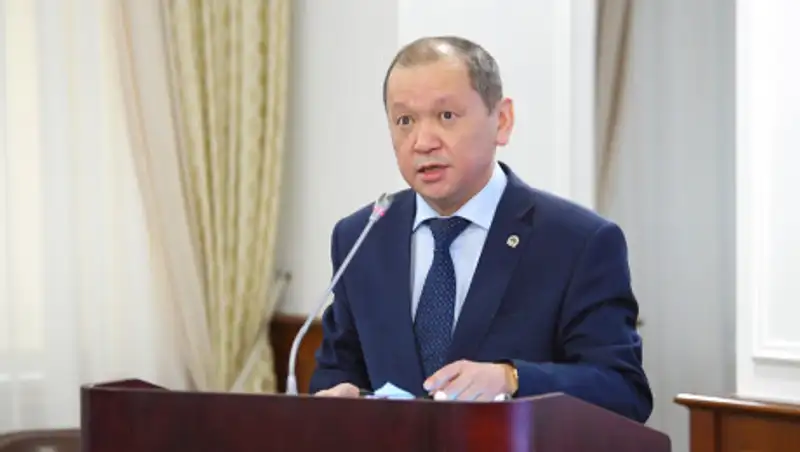 Глава Минтруда извинился перед казахстанцами за задержку выплаты 42 500 тенге