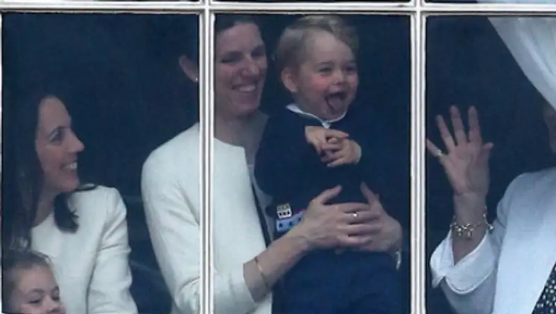 Принц Джордж показал язык толпе зрителей торжественного парада 