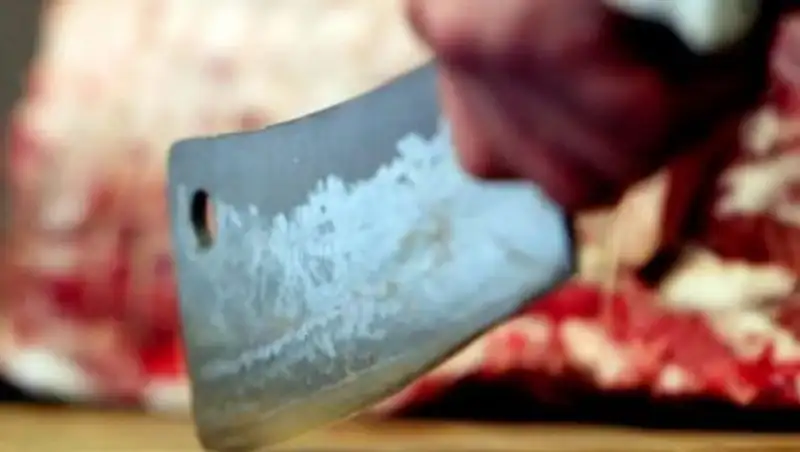 В Таиланде недовольного клиента ресторана скормили вегетарианцам