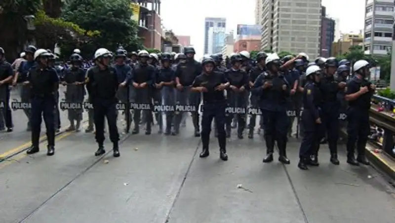 В Венесуэле в результате протестов пострадали десятки человек