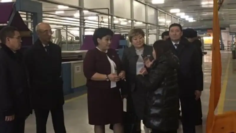 Депутаты Мажилиса встретились с отечественными товаропроизводителями в Атырауской области 