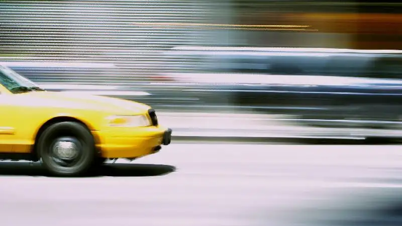 Женщину насильно затолкали в машину на глазах очевидцев в Актобе