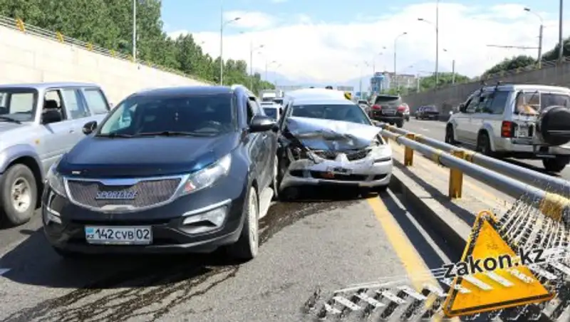 Виновата красная тряпка: массовое ДТП произошло в Алматы