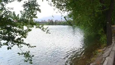 Озеро Сайран вновь наполнили водой в Алматы, фото - Новости Zakon.kz от 27.07.2022 18:01