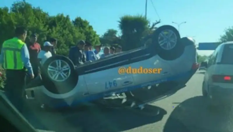 Полицейская машина перевернулась в Шымкенте