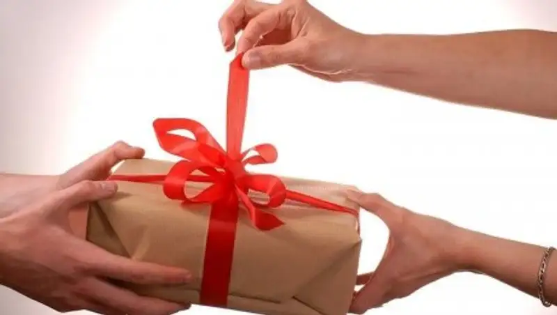 Мишки, цветы и спа-процедуры: какие подарки ждут женщины