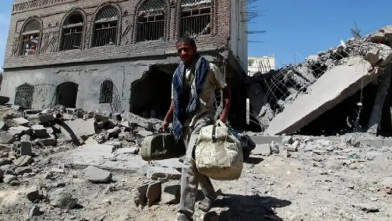 При авиаударах по рынку в Йемене убиты не менее 33 повстанцев