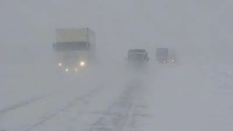 Ограничено движение для всех видов транспорта в Алматинской и Карагандинской областях