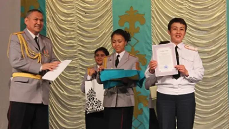 В Акмолинской области сотрудники ДУИС поздравили коллег с Днем казахстанской полиции