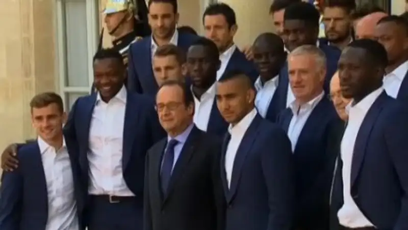 Франсуа Олланд утешил игроков сборной обедом в Елисейском дворце