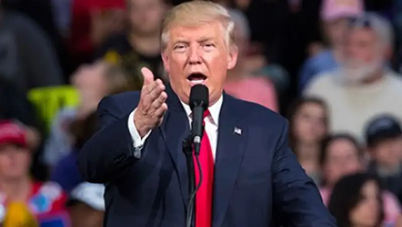 Трамп обвинил сторонников Клинтон в поджоге офиса партии