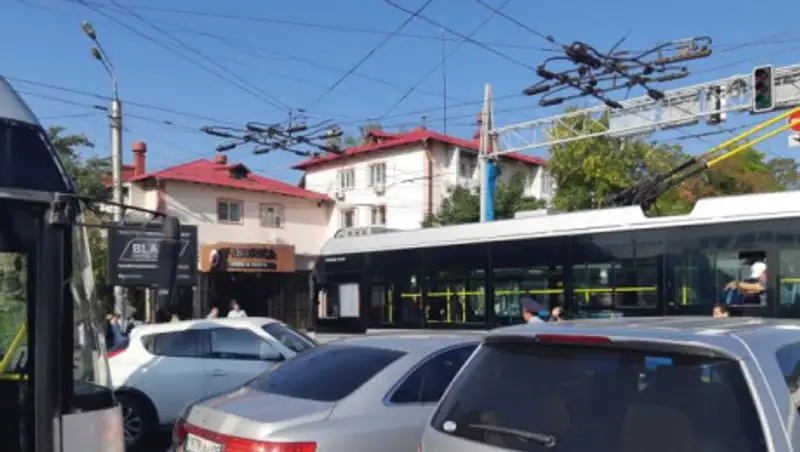 Временно сокращено количество троллейбусов на маршрутах в Алматы