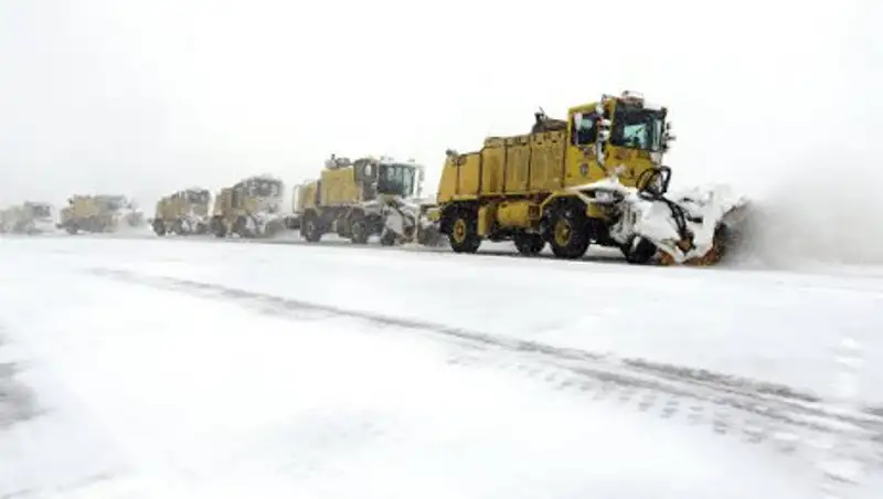 Из-за снежной бури в Чикаго отменили около тысячи авиарейсов