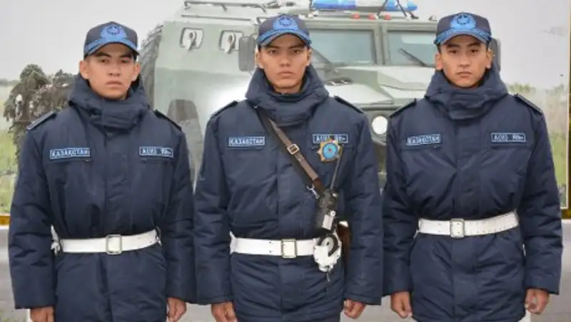 Гвардейцы не позволили мужчине свести счеты с жизнью