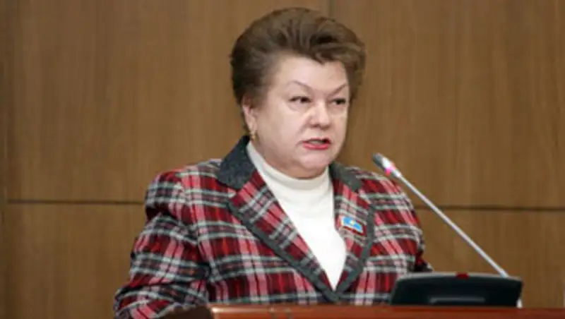 С учетом вычетов на налоги отчисления работодателей на обязательное медстрахование составят всего 3,8% - мажилисмен Н.Петухова, фото - Новости Zakon.kz от 23.09.2015 23:22