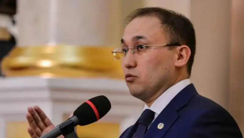 Пока рано говорить о конкретных перспективах - Абаев о встрече президентов России и Украины