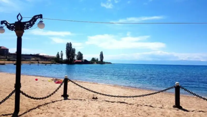 На Иссык-Куле нашли 2,6 тыс. заболевших COVID во время подворного обхода