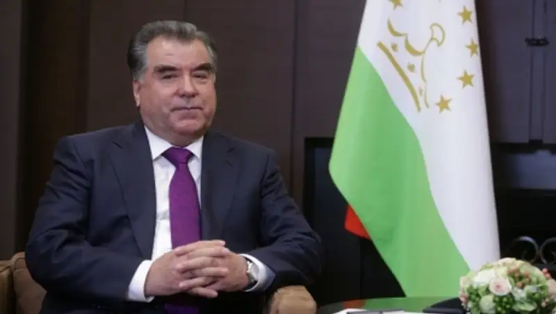 В Таджикистане одобрены поправки в конституцию, снимающие ограничение на избрание Рахмона