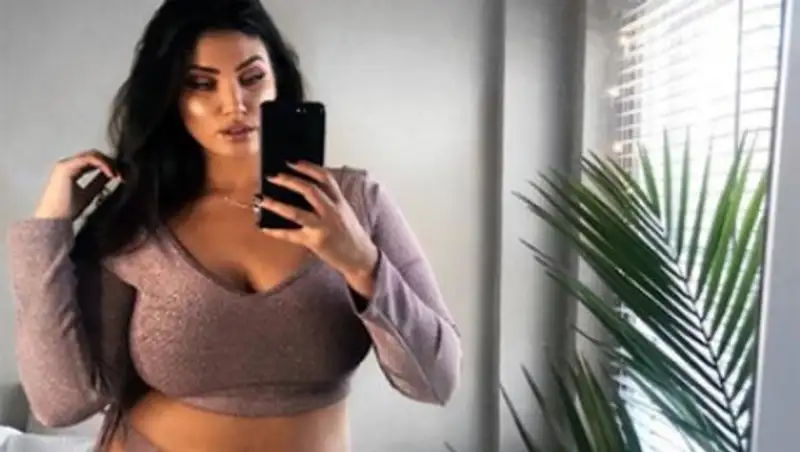 Модель плюс-сайз возмущена отретушированными снимками