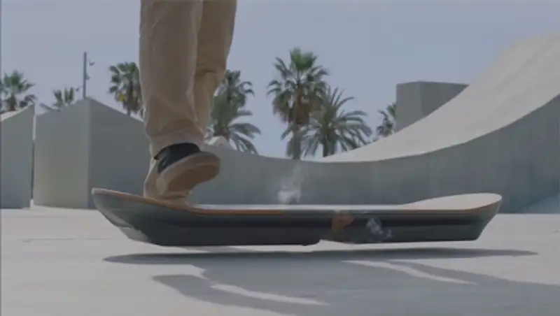 Lexus создал рабочую модель летающего скейтборда