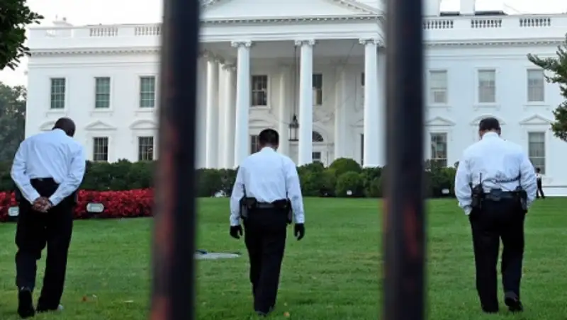 Эрнест: Белый дом озабочен "бряцанием оружием" со стороны РФ