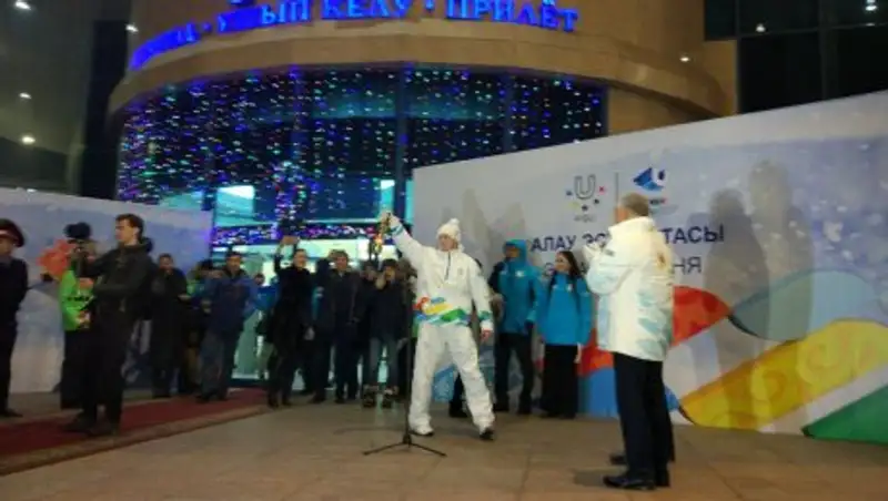 В Алматы прибыл огонь Универсиады-2017