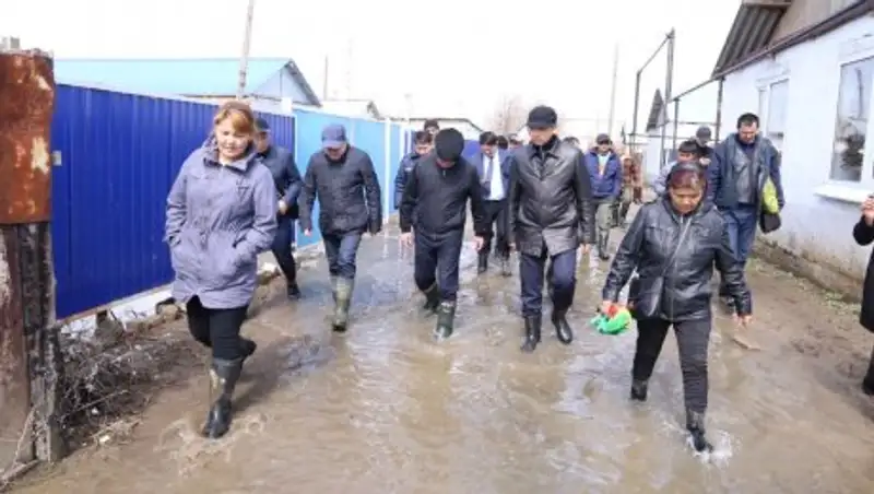 Однодневный заработок перечислили актюбинские госслужащие в фонд помощи пострадавшим от паводка