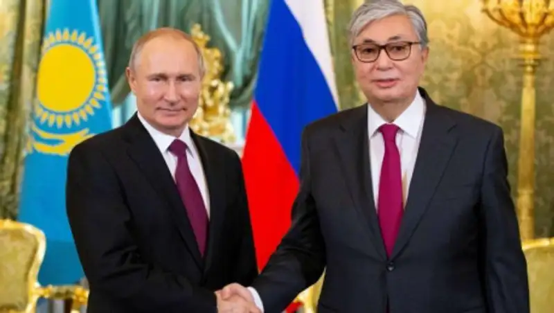 Первая в мире вакцина против COVID-19. Токаев поздравил Путина