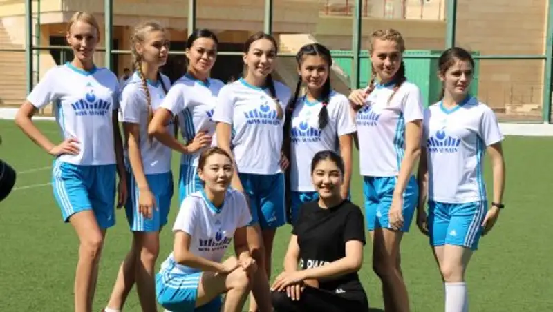 Финалистки "Мисс Алматы -2018": 25 фото с футбольного поля