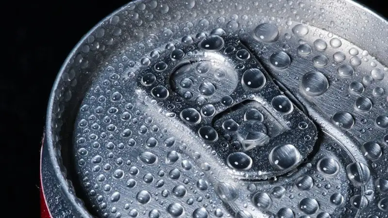 Инфаркты, галлюцинации, припадки: врач высказалась об опасности энергетических напитков