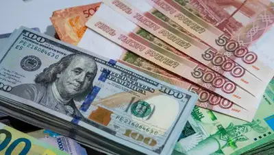 сколько валюты купили казахстанцы в апреле, фото - Новости Zakon.kz от 30.05.2022 13:49