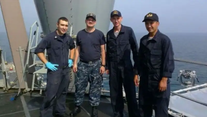 Военные моряки ВМС Казахстана проходят стажировку на военной базе США