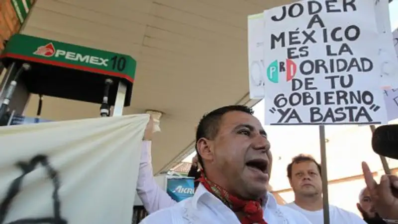 Мексиканцы заблокировали более 15 трасс в знак протеста против роста цен на бензин