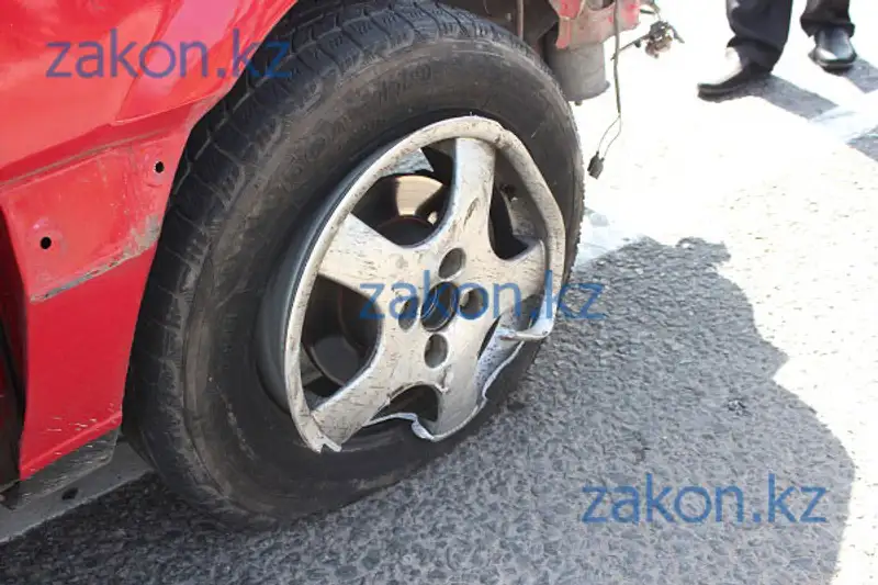 Крупное ДТП произошло сегодня утром в Алматы на Восточной объездной (фото) Крупное ДТП произошло сегодня утром в Алматы на Восточной объездной (фото), фото - Новости Zakon.kz от 22.08.2013 19:51