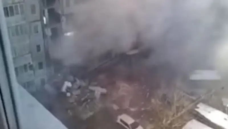 Видео с обрушением дома прокомментировали в Комитете по чрезвычайным ситуациям