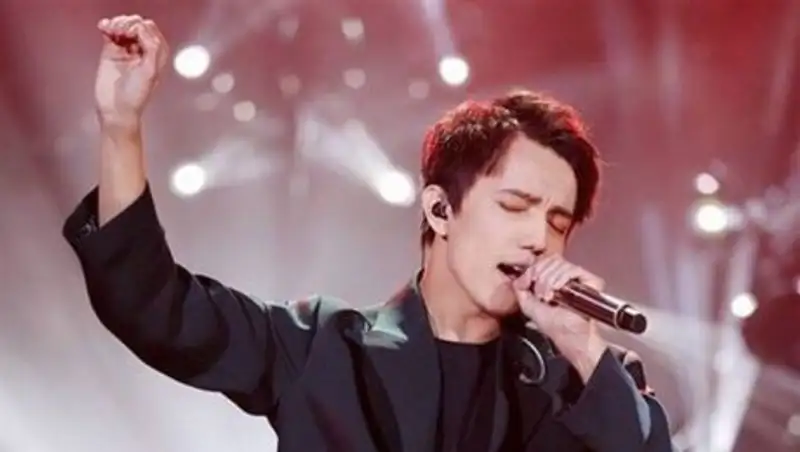 Димаш Кудайберген начал работать с дизайнером Майкла Джексона и Леди Гаги