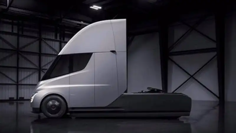 Арабы сделают из тягачей Tesla мусоровозы